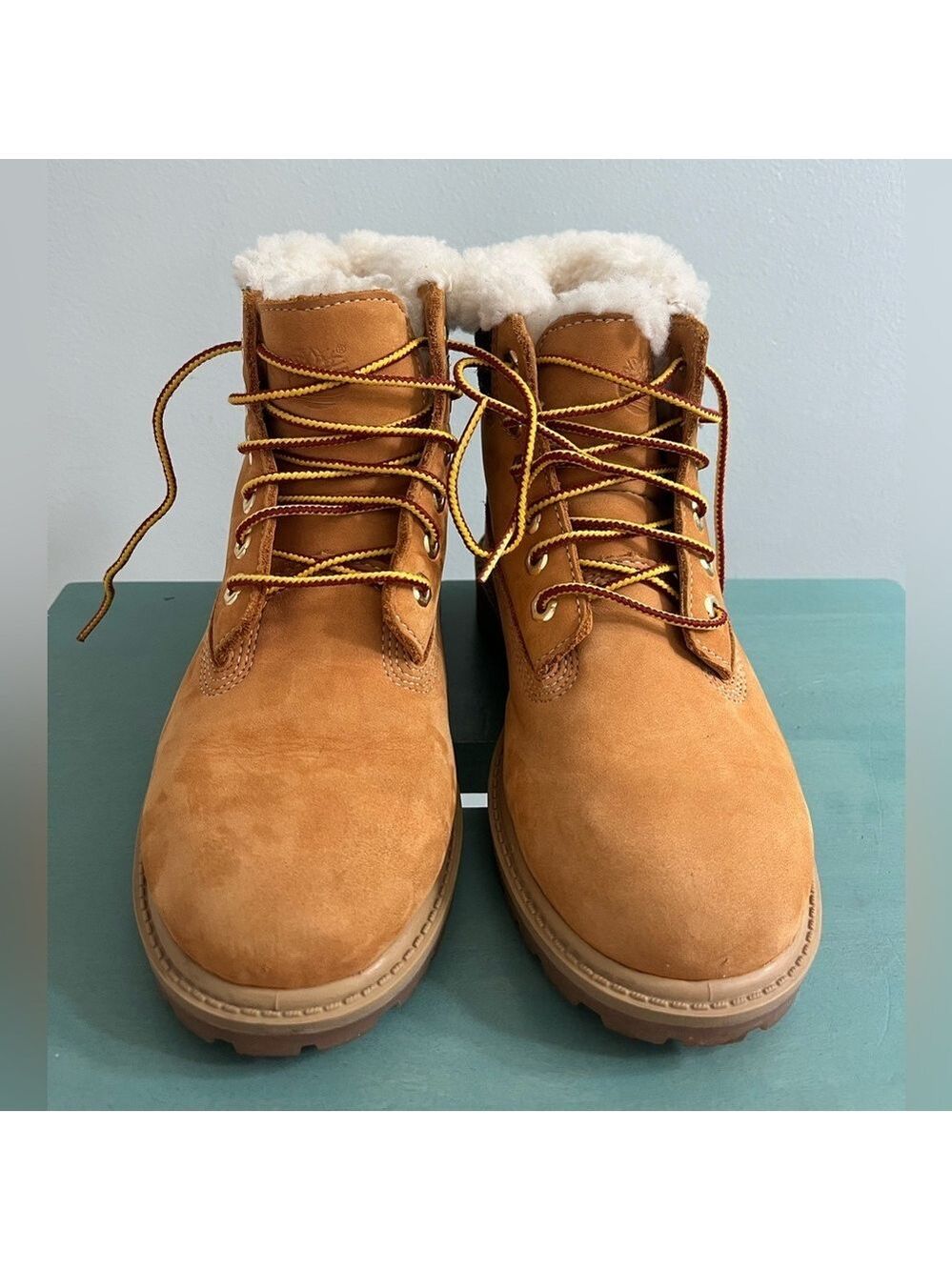 Youth 1.5 Timberland Classic weather resistant laceup boots faux shearling‎ rim